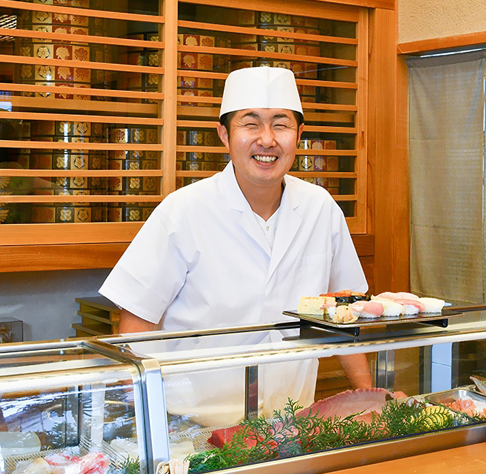隠れ家のような空間で明るく楽しい至福のひと時を。