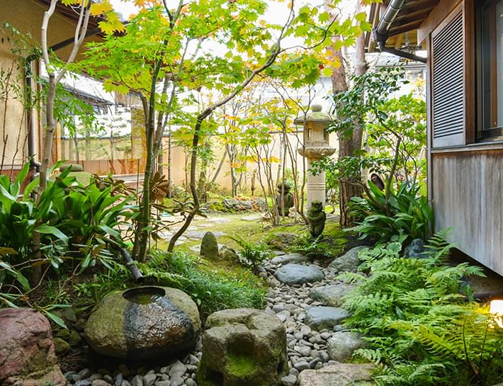 日本庭園のある風情溢れる和の空間でお寛ぎください。